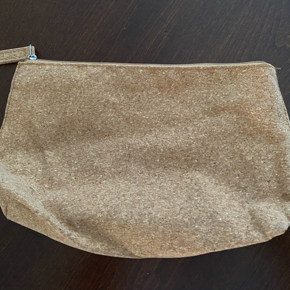 Origins brand soft cork zippered bag/pouch - Picture 6 of 6